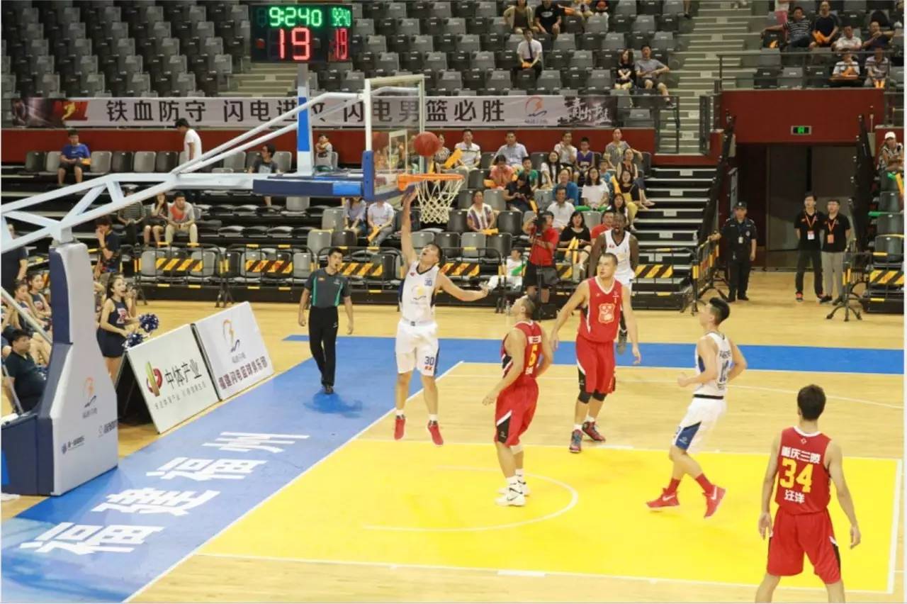 英格兰近8次世界杯对阵欧洲球队6负，近两届均被欧洲球队淘汰（英格兰世界杯近8战欧洲队输6场，连续两届被欧洲对手淘汰）