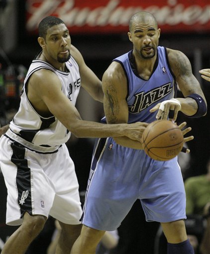 每体：一男子因假扮足球经纪人性侵61名未成年人被捕（每体：冒充足球经纪人的男子涉嫌性侵61名未成年人已被捕）