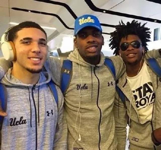 受伤的彭啸进入战上海U20的替补席，此前球员遭遇韧带损伤（曾遭韧带损伤，彭啸入选对阵上海U20替补名单）