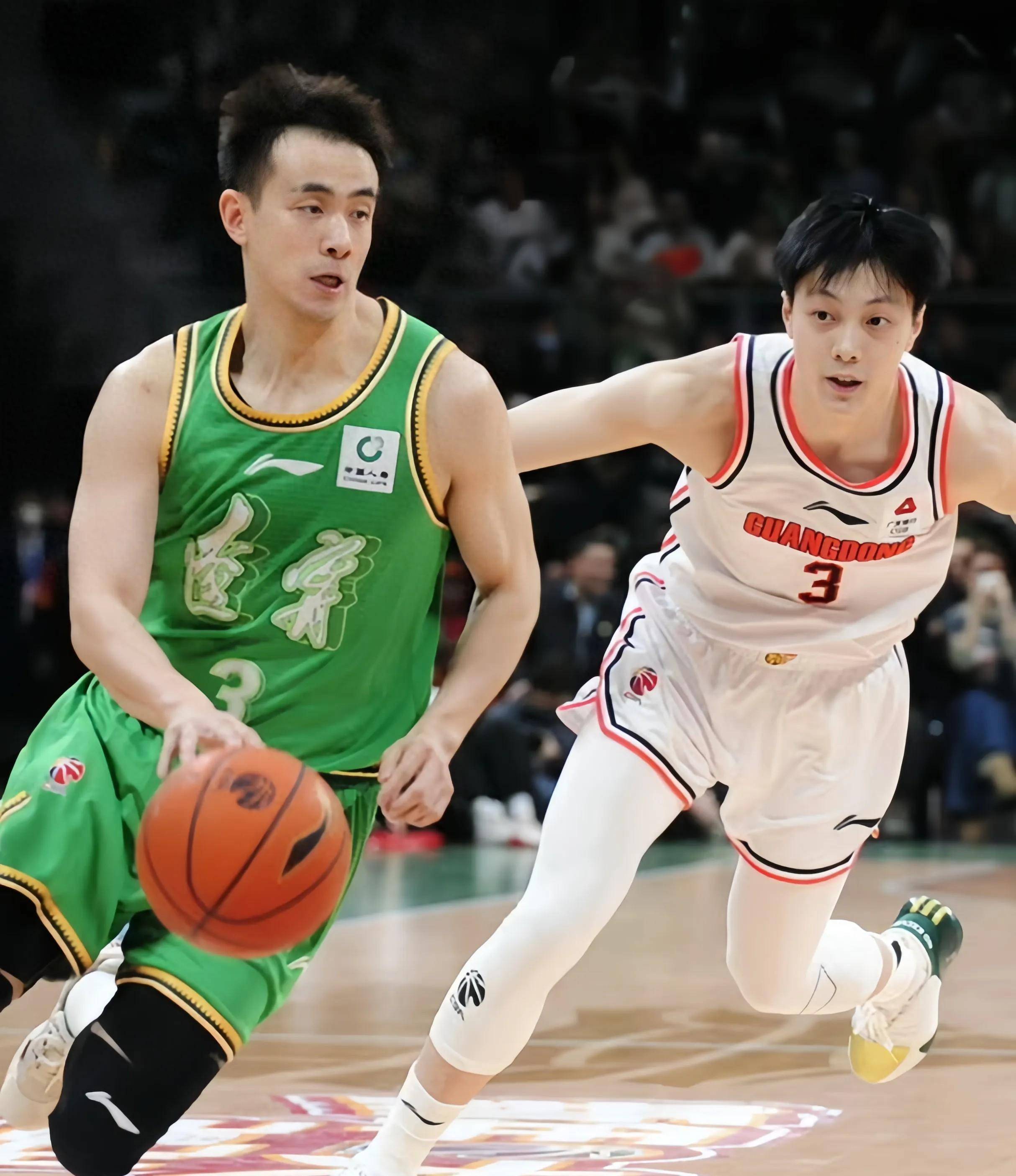 篮球CBA新赛季赛程出炉，焦点战不断（CBA新赛季赛程公布，精彩对决连连）