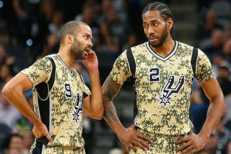 2025非洲足球先生最终入围名单：阿什拉夫、萨拉赫、奥斯梅恩（阿什拉夫、萨拉赫、奥斯梅恩入选2025非洲足球先生最终候选名单）